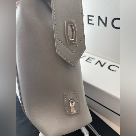 ❌SOLD❌ GIVENCHY small Soft ANTIGONA - Cloud Grey - Picture 9 of 16